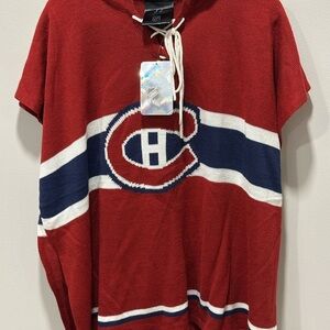 Sportin’ Styles Women’s Montreal Canadians Poncho with hood.